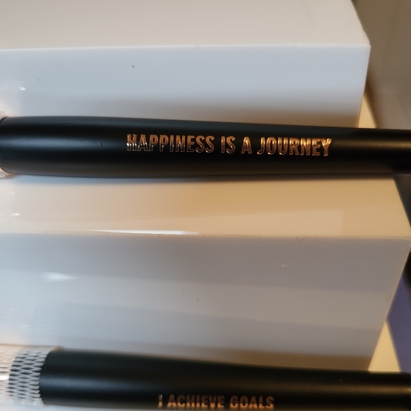 3-Piece RealHer & Boyd Makeup Brush Set, New - Picture 2 of 6